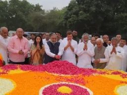 पूर्व प्रधानमंत्री चंद्रशेखर की 99वीं जयंती पर ‘जननायक स्थल’ पर श्रद्धांजलि, शताब्दी वर्ष का शुभारंभ