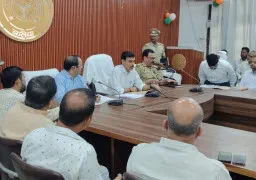 Ballia News : पेट्रोल पंप बंद मिला तो होगी कार्रवाई, DM मंगला प्रसाद सिंह ने डीलरों को दी सख्त चेतावनी