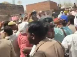 Ghazipur News : गंगा में किशोरी का शव मिलने के मामले में परिवार को 5 लाख की सहायता, सरकार ने सौंपा चेक