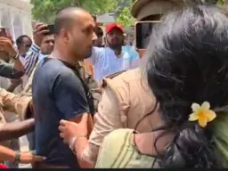 बलिया : दोषी चिकित्सकों की गिरफ्तारी न होने पर युवक ने कलेक्ट्रेट में किया आत्मदाह का प्रयास