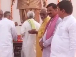 बलिया : पूर्व प्रधानमंत्री चंद्रशेखर की जयंती पर प्रतिमा पर माल्यार्पण, वक्ताओं ने याद किए उनके सिद्धांत