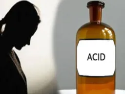 बरेली में शादी का दबाव बनाने का आरोप, युवती ने तेजाब पिया; तीन पर मुकदमा