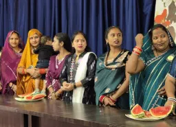 बलिया : मनःस्थली एजुकेशन सेंटर में मदर्स डे पर भावनात्मक कार्यक्रम, माताओं का हुआ सम्मान