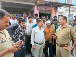 Pilibhit News : पड़ोसी दुकानदार को बचाने पहुंचे कपड़ा व्यापारी की गोली मारकर हत्या, व्यापारियों में आक्रोश
