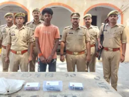 25 हजार का इनामी बदमाश गिरफ्तार, लूट का सामान और तमंचा बरामद