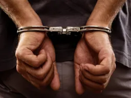 Ballia News : महिलाओं पर फब्तियां कस रहे युवक को पुलिस ने पकड़ा