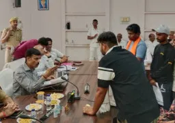 सम्पूर्ण समाधान दिवस में डीएम-एसपी ने सुनीं जनसमस्याएं, भूमि विवाद और मिड डे मील शिकायतों पर सख्ती