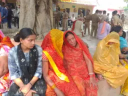 Ballia News : प्रसव के दौरान महिला की मौत, लापरवाही के आरोप पर PHC में हंगामा