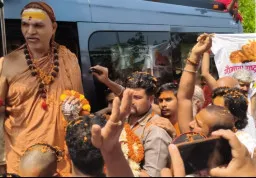 बलिया पहुंचे ज्योतिषपीठाधीश्वर स्वामी अविमुक्तेश्वरानंद सरस्वती, गौ रक्षा का दिया संदेश