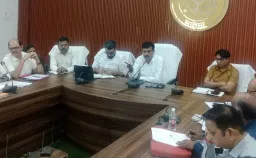 सीएम डैशबोर्ड रैंकिंग पर डीएम सख्त, खराब प्रदर्शन वाले विभागों को लगाई फटकार