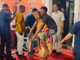 कोलकाता में सुवेंदु अधिकारी के जनता दरबार में पहुंचा दिव्यांग दंपति, मदद का मिला आश्वासन