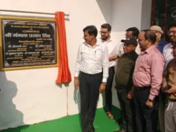 Ballia News : डीएम मंगला प्रसाद सिंह ने किया नवनिर्मित कलेक्ट्रेट सभागार का उद्घाटन, आधुनिक सुविधाओं से है लैस