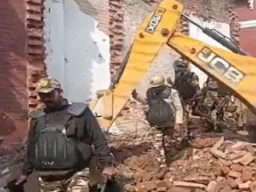 वाराणसी में दालमंडी पुनर्विकास परियोजना तेज: 12 और मकान ध्वस्त, अब तक 132 भवन हटाए गए