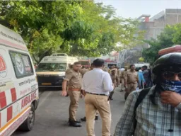 Lucknow Fire Tragedy: 14 मिनट में पहुंचीं 22 एंबुलेंस, अलर्ट मोड पर रहीं 108-102 सेवाएं; दो घायलों का इलाज जारी