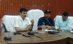 सीएम डैशबोर्ड समीक्षा में डीएम ने लगाई अधिकारियों की क्लास, 14 अधूरी परियोजनाओं पर जताई नाराजगी