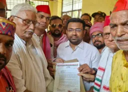 Ballia News : जनसमस्याओं को लेकर सपा का तहसील मुख्यालय पर प्रदर्शन, सौंपा 9 सूत्रीय ज्ञापन