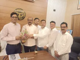 बलिया में शिक्षकों की समस्याओं को लेकर प्रतिनिधिमंडल ने बीएसए से की मुलाकात, जल्द समाधान का मिला आश्वासन
