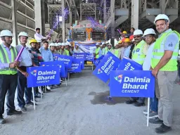 डालमिया भारत ने चुनार ग्राइंडिंग यूनिट से शुरू किया पहला सीमेंट डिस्पैच, उत्तर भारत में मजबूत होगी पकड़