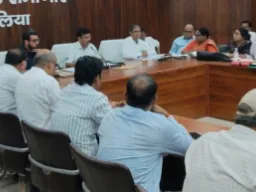 बलिया में स्वास्थ्य योजनाओं की समीक्षा, डीएम ने 100 शैय्या अस्पताल का निर्माण शीघ्र पूरा कराने के दिए निर्देश