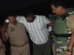 Ballia News: पुलिस मुठभेड़ में संदिग्ध गोतस्कर गिरफ्तार, जवाबी कार्रवाई में पैर में लगी गोली