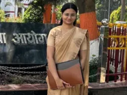 Ballia News: बांसडीह की बेटी निधि पाण्डेय ने रचा सफलता का इतिहास, बिहार PCS में बनीं अल्पसंख्यक कल्याण अधिकारी