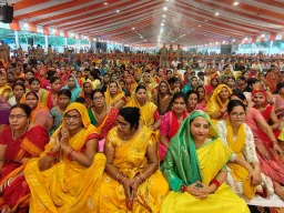 Ballia News: राजन जी महाराज की श्रीराम कथा में उमड़ा आस्था का सैलाब, 2100 कलशों के साथ निकली भव्य शोभायात्रा