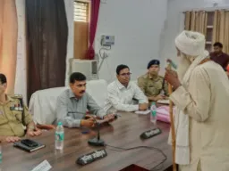 Ballia News : सम्पूर्ण समाधान दिवस में डीएम ने सुनीं 161 शिकायतें, भूमि और पेंशन मामलों पर दिए सख्त निर्देश