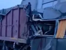 मथुरा: यमुना एक्सप्रेसवे पर भीषण हादसा, ट्रेलर से टकराई वोल्वो बस; चार यात्रियों की मौत, कई घायल