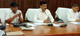 मतदेय स्थलों के पुनर्गठन को लेकर डीएम ने की समीक्षा, 1200 मतदाताओं के मानक पर होगा संभाजन