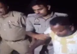 Ballia : पुलिस मुठभेड़ में बिजली तार चोरी गिरोह के पांच सदस्य गिरफ्तार, एक बदमाश के पैर में लगी गोली