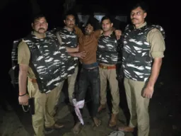 Ballia News: मुठभेड़ में पांच अंतरराज्यीय वाहन चोर गिरफ्तार, एक के पैर में लगी गोली