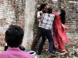 सिंगरौली में विशाल मेगा मार्ट के बाहर युवती और दो युवकों के बीच मारपीट का वीडियो वायरल, पुलिस ने शुरू की जांच