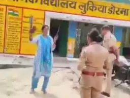 कौशांबी: स्कूल में चाकू और चापड़ लेकर पहुंची प्रधानाध्यापिका निलंबित, विभागीय जांच शुरू