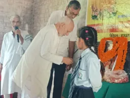 बलिया: शिवबचनी देवी की प्रथम पुण्यतिथि पर पांच जरूरतमंद बच्चों को निःशुल्क शिक्षा देने का संकल्प