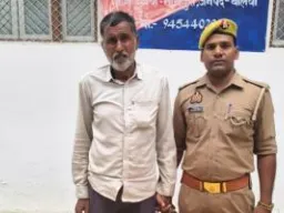 बलिया: हत्या के प्रयास के आरोपी को पुलिस ने किया गिरफ्तार, निशानदेही पर गड़ासा बरामद