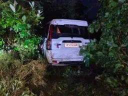 बलिया में स्कॉर्पियो की टक्कर से बाइक सवार युवक की मौत, होमगार्ड घायल