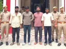 बलिया में फोटोग्राफरों से DSLR कैमरा लूटने वाले चार आरोपी गिरफ्तार, कैमरे और बाइक बरामद