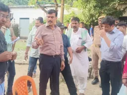 बलिया: बैरिया आपदा कंट्रोल रूम के औचक निरीक्षण में मिली अव्यवस्था, डीएम ने जताई नाराजगी