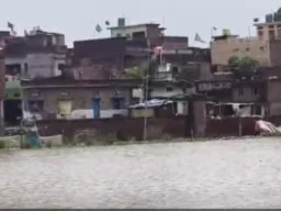 बलिया में गंगा-सरयू का बढ़ता जलस्तर, करीब 20 हजार आबादी बाढ़ से प्रभावित; 47 नावें राहत कार्य में लगीं