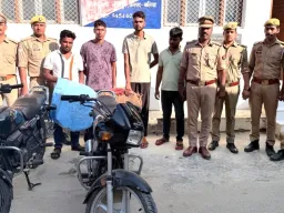 बलिया में राहगीरों से बाइक लूटने वाले गिरोह का पर्दाफाश, चार गिरफ्तार