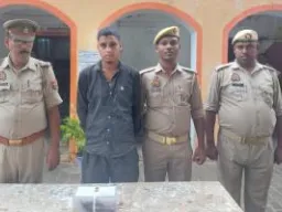 बलिया: बैरिया पुलिस ने तमंचा और कारतूस के साथ युवक को किया गिरफ्तार