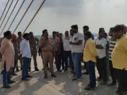 बलिया: जनेश्वर मिश्र सेतु से युवक ने गंगा में लगाई छलांग, तलाश जारी