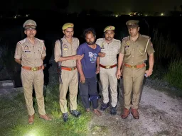 गड़वार में पुलिस मुठभेड़, शातिर गौ तस्कर के पैर में लगी गोली; तमंचा-कारतूस बरामद