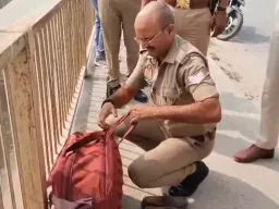 जय प्रभा सेतु से सरयू में कूदा युवक, बैग और जूता मिलने से मचा हड़कंप
