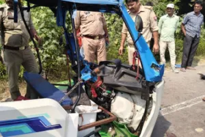 बाराबंकी: पिकअप की टक्कर से ई-ऑटो चालक की मौत, सात सवारियां घायल