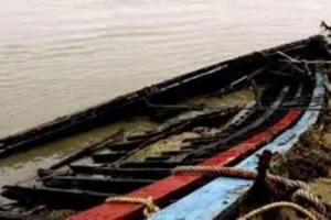 भदोही में बड़ा हादसा टला:  गंगा नदी में पलटी महिला मजदूरों से भरी नाव, मल्लाहों ने समय रहते बचाई सभी की जान