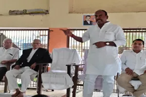 Sultanpur News: साधु-संतों और सनातन धर्म पर अभद्र टिप्पणी करने वाले शिक्षक के खिलाफ केस दर्ज, जिले में बढ़ा तनाव