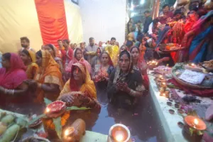 छठ पूजा संपन्न: उगते सूर्य को अर्घ्य देकर व्रतियों ने 36 घंटे बाद खोला निर्जला व्रत