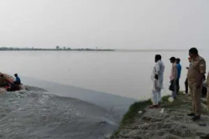 UP News: पत्नी ने फांसी लगाकर दी जान, तो सदमे में शारदा नदी में कूद गया पति, NDRF की तलाश जारी