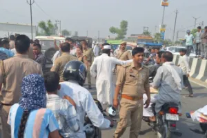 शामली में सड़क हादसा: ट्रक की टक्कर से महिला की मौत, पति गंभीर रूप से घायल